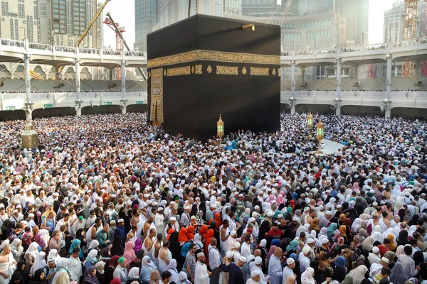 Muslimové v Mekce z různých zemí světa. — Stock fotografie