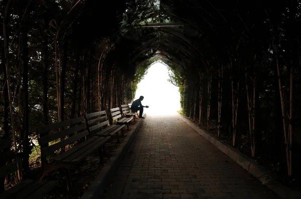 depresyon, teen depresyon, ağrı, acı, tünel.