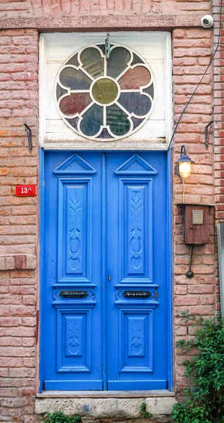 Traditional house at Balat District in Istanbul, Turkey. — Stock Photo, Image