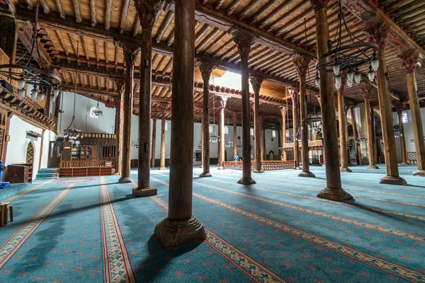 Esrefoglu moskén är en av de viktigaste konst woodw — Stockfoto