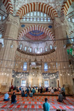 Erkekler, Sinan'ın Selimiye Camii ikindi namazı