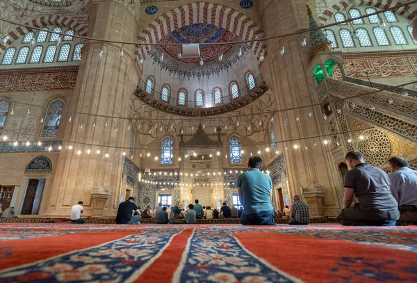 Men at afternoon prayer in Sinan's Selimiye Mosque — Stock Photo, Image