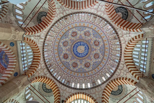トルコ、エディルネのセリミエ ・ モスクのドーム — ストック写真