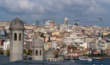 Galata Kulesi ve Boğaz manzaralı Cami Kubbesi