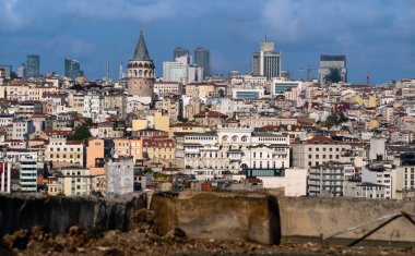 Galata Kulesi ve Boğaz manzaralı Cami Kubbesi