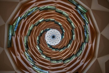 İlahiyat Camii 'nin kubbesinin geniş açılı görüntüsü.