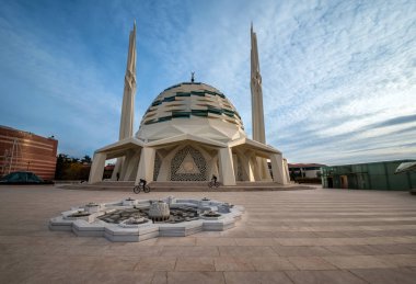 İstanbul, Türkiye 'de modern mimarisi olan bir cami. 
