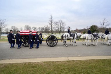 Arlington Mezarlığı, Washington D.C. - 31 Ocak 2020: Arlington Ulusal Mezarlığı 'nda 31 Ocak 2020' de askeri defin töreni.