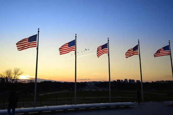 Washington Monument Zászlók Kör Egyesült Államok Usa Ban — Stock Fotó