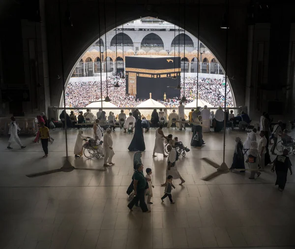 Mecca Arabia Saudita Enero Peregrinos Musulmanes Todo Mundo Giran Torno — Foto de Stock
