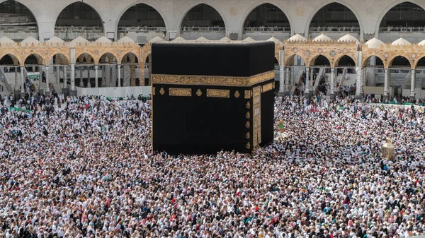 Mecca Arabia Saudita Enero Peregrinos Musulmanes Todo Mundo Giran Torno —  Fotos de Stock