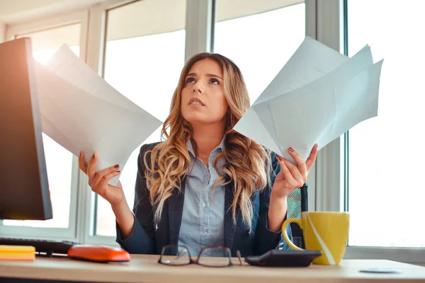 Angry Businesswoman Looking Negative Statistic — Stock Photo, Image