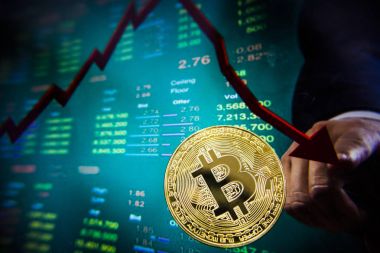 Sanal ekran başına Cryptocurrency krizi. Bitcoin ve Ethereum düşüyor.