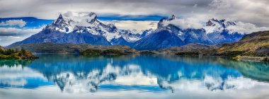 Cuernos del Paine Lake Pehoe (Patagonia, Şili, yansıması) 