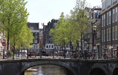 Güzel manzarasına Amsterdam kanalları, Hollanda