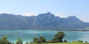 Şaşırtıcı görünümünü Mondsee ve Alpler, Avusturya