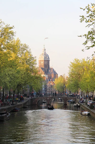 Güzel manzarasına Amsterdam kanalları, Hollanda — Stok fotoğraf