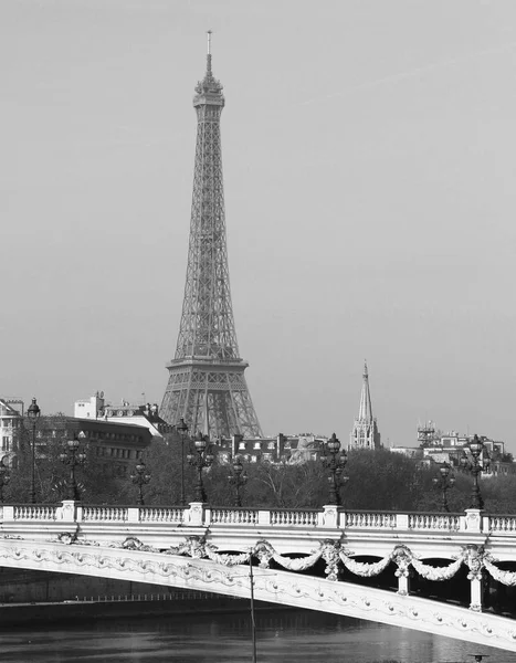 Riverside του Παρισιού με τον Πύργο του Άιφελ, Γαλλία — Φωτογραφία Αρχείου