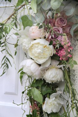 Güzel düğün buket Şakayık ve gül ile