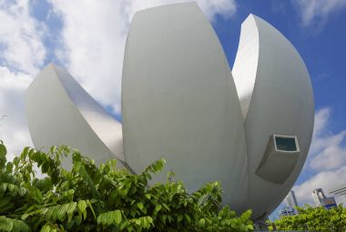 Singapur, 01/21/2018, her biri farklı bir çapa sahip bir çiçek yaprakları, şeklinde Müzesi bilim ve sanat, Singapur binanın kendisi yaptı. En büyük petal 60 metre ulaşır. B yapımında kullanılan teknoloji