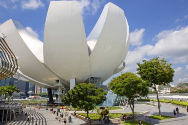 Singapur, 01/21/2018, her biri farklı bir çapa sahip bir çiçek yaprakları, şeklinde Müzesi bilim ve sanat, Singapur binanın kendisi yaptı. En büyük petal 60 metre ulaşır. B yapımında kullanılan teknoloji