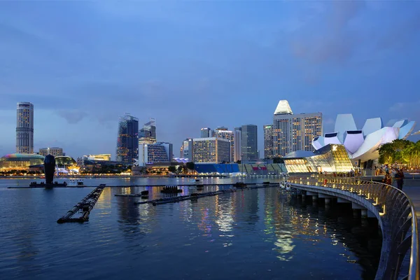 Singapur 2018 Nabrzeże Marina Bay Wieczorem Nabrzeżu Marina Bay Jest — Zdjęcie stockowe