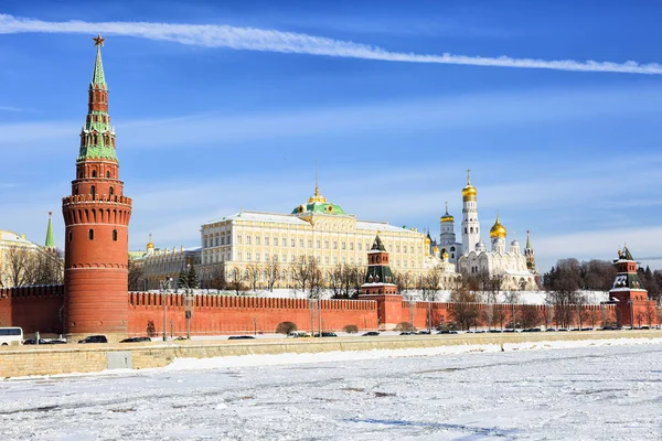 Moskva Ryssland Grand Kremlin Palace Stranden Floden Moskva Kreml Vallen — Stockfoto