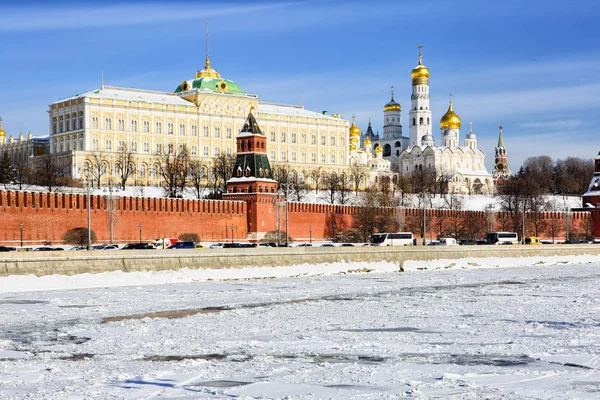 Moskva Ryssland Grand Kremlin Palace Stranden Floden Moskva Kreml Vallen — Stockfoto