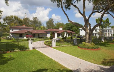 Miami, ABD, 03/17/2016, Beautiful Coral Gables sürmeli. Coral Gables bir bakımlı ve prestijli bulvarları, yeşil alanlar, çeşmeler, restoranlar ve seçkin mağazalarına alandır.