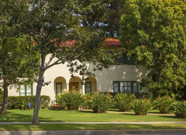 美国洛杉矶 2016 迷人的贝弗利山豪宅 贝弗利山 这是洛杉矶最著名的地区 很容易从别致的豪宅中学习 — 图库照片
