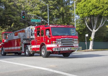 Los Angeles, ABD, 02\29/2016, itfaiye arabası şehir sokaklarında. Beverly Hills. En ünlü bu Los Angeles alandır şık Konakları öğrenmesi kolay.