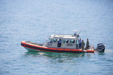 Huatulco, Meksika, 03/06/2016, Gümrük İdaresi tekne. Meksika gümrük hizmet deniz sürat teknesi.
