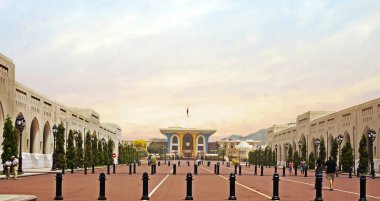 Muscat, Umman, 04 / 08 / 2013, Al-Alam Sarayı. İbn Sultan Qaboos 'un birçok yerinden biri olan Kraliyet Sarayı' nın Umman Körfezi 'ndeki iki ikiz kale arasında yer aldığını söyledi. Sadece mahkeme meydanından görebilirsin..
