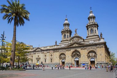 Santiago, Şili, 02 / 14 / 2020, Plaza de Armas 'daki Katedral. Katedral Barok tarzında inşa edilmiştir, inşaatı 52 yıl sürmüştür (1748 1800).