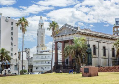 Montevideo, Uruguay, 02 / 28 / 2020, Ingles Kilisesi (Kutsal Üçlü Katedrali). Bu bir Anglikan Kilisesi. Kutsal Üçlü Kilisesi 1844 / 1845 'te 1843-1852 Uruguay savaşı sırasında Montevideo' ya gelen İngiliz deniz kuvvetleri için inşa edildi.. 