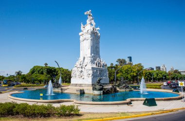 Buenos Aires, Arjantin, 03 / 02 / 2020, İspanyol Anıtı. Magna Carta anıtı ve dört Arjantin bölgesi 13 Mart 1927 'de açıldı.. 
