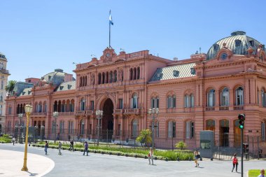 Buenos Aires, Arjantin, 03 / 02 / 2020, Pembe Saray. Buenos Aires 'in Mayıs meydanında Başkanlık Sarayı, Pembe Ev ya da İspanyolca Casa Rosada bulunmaktadır. Burası hükümetin ve devlet başkanının çalışma binası.. 