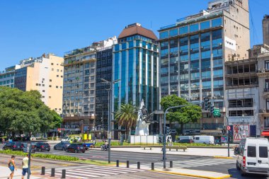 Buenos Aires, Arjantin, 03 / 02 / 2020, Don Kişot anıtı. Don Kişot için 9 Temmuz Bulvarı 'nda bir anıt var. İkinci Arjantin Başkenti Vakfı 'nın 400. yıldönümü için 1980 yılında kuruldu.. 