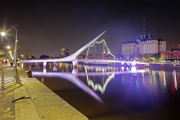 Buenos Aires Argentina 2020 Ponte Das Mulheres Noite Acordo Com — Fotografia de Stock