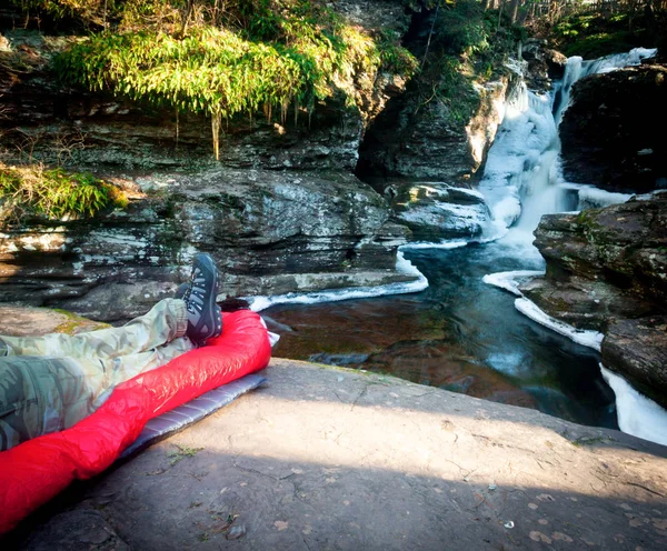 Winter Waterfall Camping In Red Sleeping Bag — Stock Photo, Image