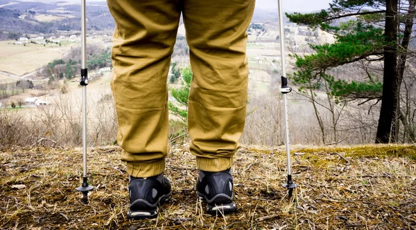 Hiker Stopping At The Overlook — Stock Photo, Image