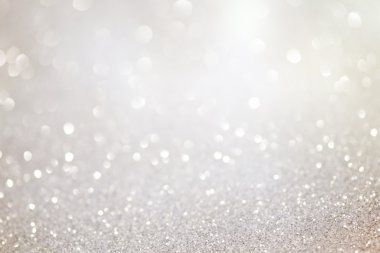 Gümüş pırıltılı Noel ışıkları. Bulanık arka plan