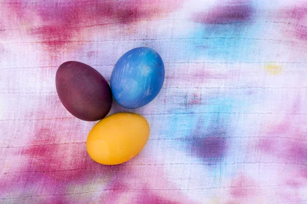 Easter eggs lying on a colorful dyed napkin — Stock Photo, Image