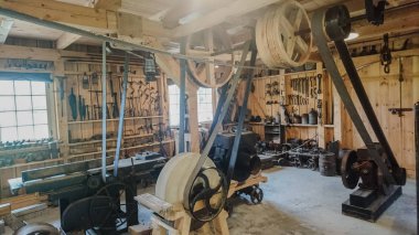 Birçok araç ile Vintage doğrama Atölyesi