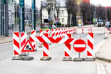 Yeraltı haberleşmelerinin değişimi sırasında trafik işaretlerini yeniden düzenle