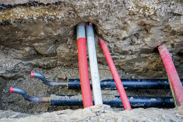 Замена подземных труб центрального теплоснабжения на городской улице — стоковое фото