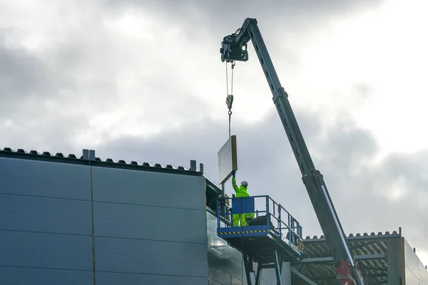 sandwich panels wall mounting using crane and scissor lift