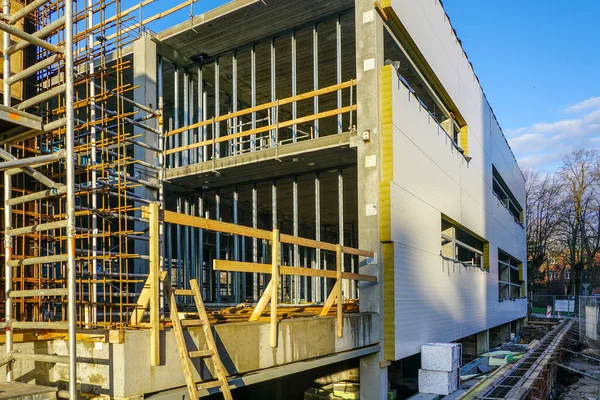 Wall assembly of a new building using steel sandwich panels — Φωτογραφία Αρχείου