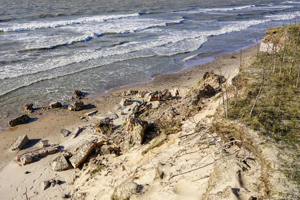 強い風によるバルト海沿岸の浸食環境問題 — ストック写真