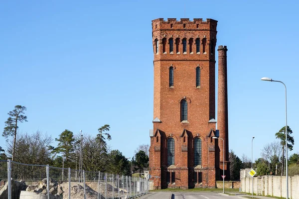 Dziedzictwo Przemysłowe Stara Kwadratowa Wieża Ciśnień Czerwonych Cegieł Liepaja Łotwa — Zdjęcie stockowe